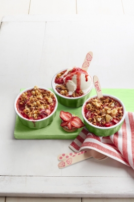 strawberry-rhubarb-crumbles