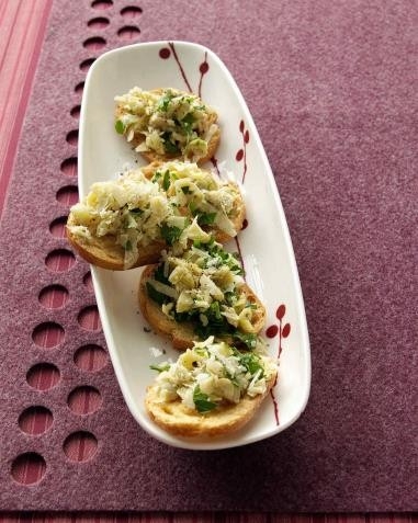 artichoke-parmesan-crostini