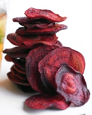 baked-beetroot-chips