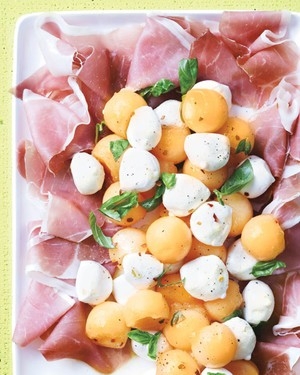 cantaloupe-and-mozzarella-with-prosciutto-and-basil