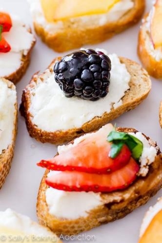 goat-cheese-and-fruit-crostini