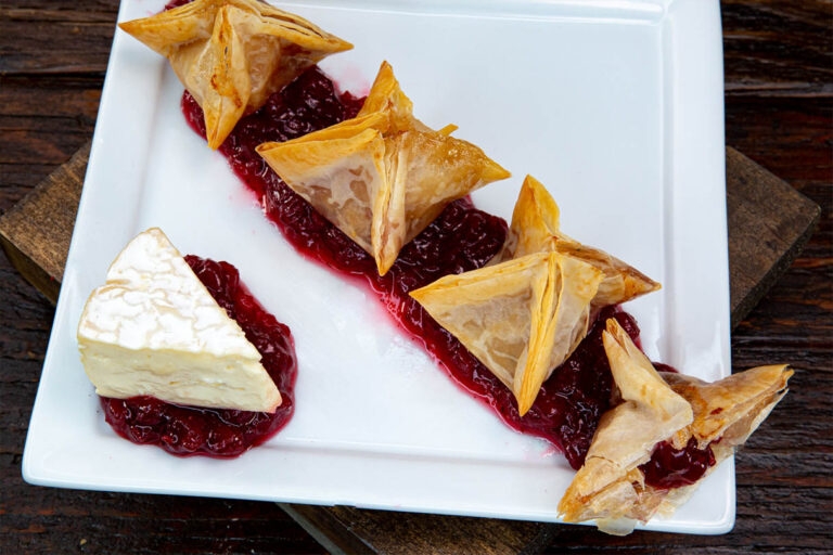 raspberry-brie-phyllo-star