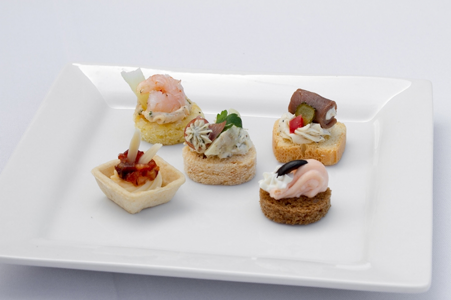 cold-canapés-assortment