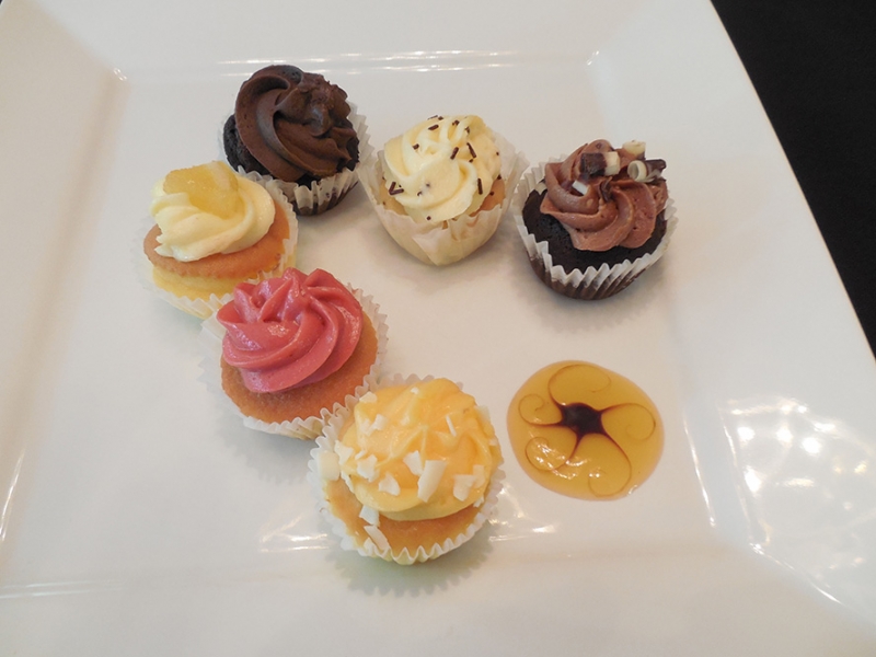 https://www.appetizersusa.com/uimages/images/desserts/cupcake-assortment-mini.jpg