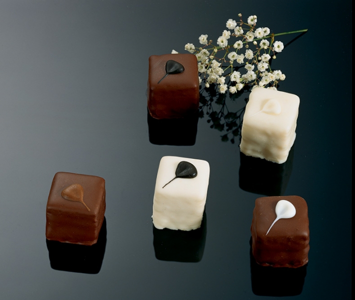 tuxedo-petit-fours