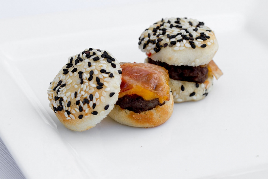 Mini Burgers with Bacon and Cheddar Cheese mini-burgers-with-bacon-and-cheddar-cheese