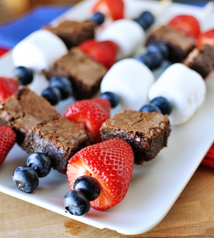 brownie-and-fruit-kebabs