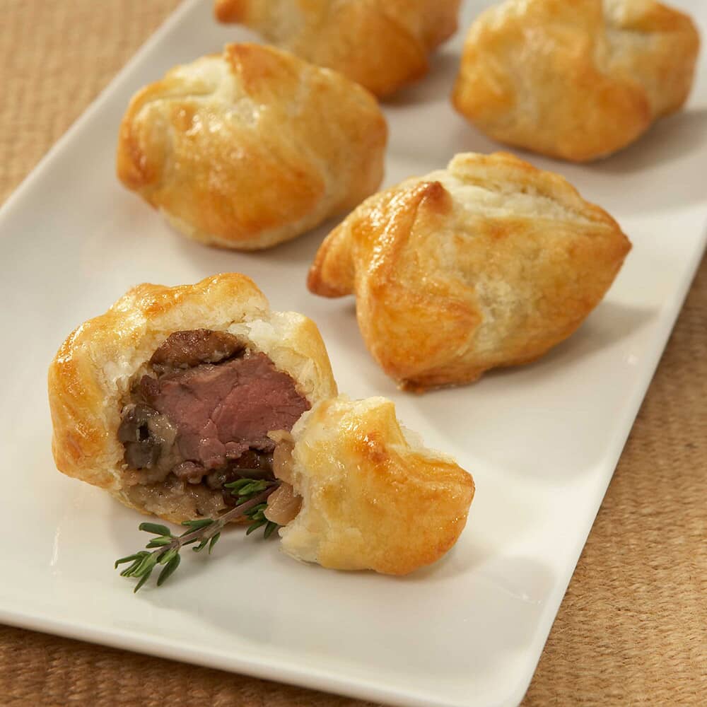 Beef Wellington (Filet of Beef w/Mushroom Duxelle En Croute) Beef Wellington (Filet of Beef w/Mushroom Duxelle En Croute)