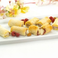 Brie & Raspberry with Almonds in Phyllo Brie & Raspberry with Almonds in Phyllo