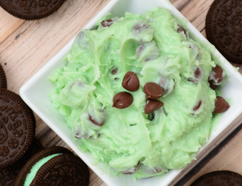 mint-chocolate-cheesecake-cookie-dip